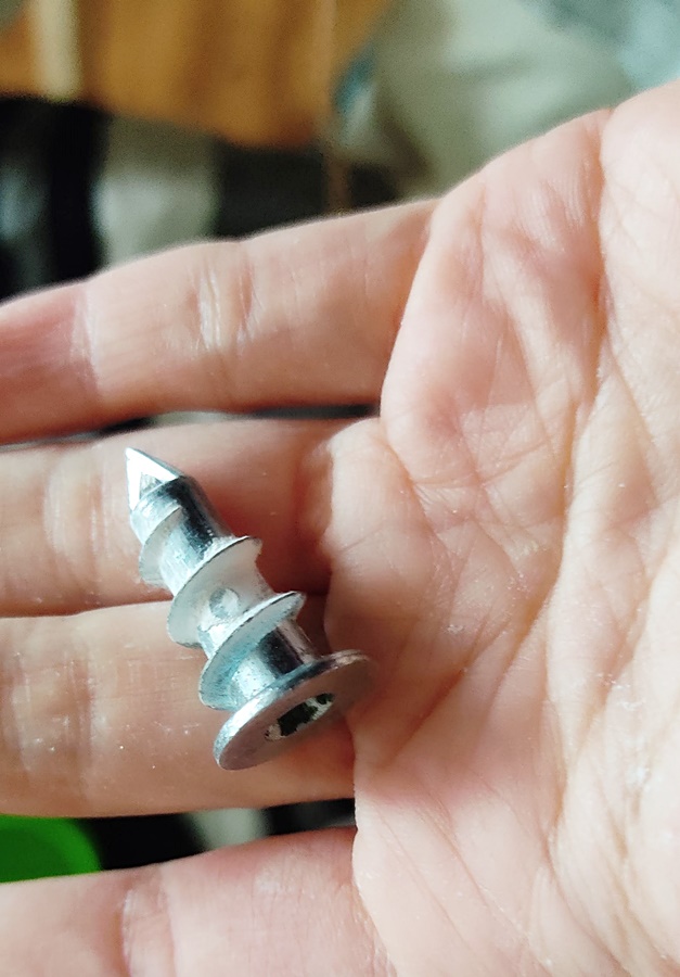 기존 후렌치를 철거 하며 나온 석고보등용앙카