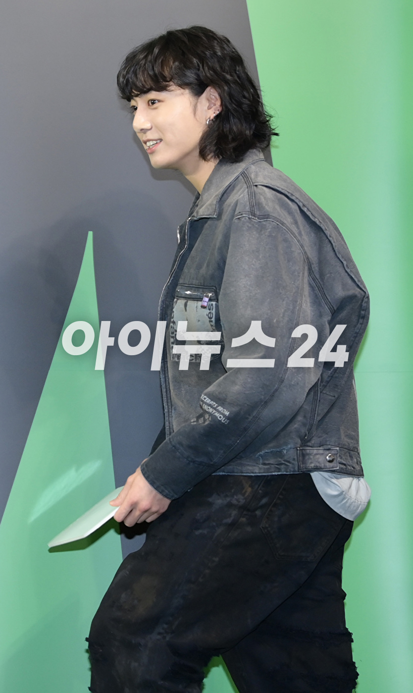 그룹 방탄소년단(BTS) 정국이 24일 오후 서울 강남구 삼성동 메가박스 코엑스에서 열린 영화 &#39;드림&#39;(감독 이병헌) VIP 시사회에 참석하고 있다. [사진=정소희 기자]
