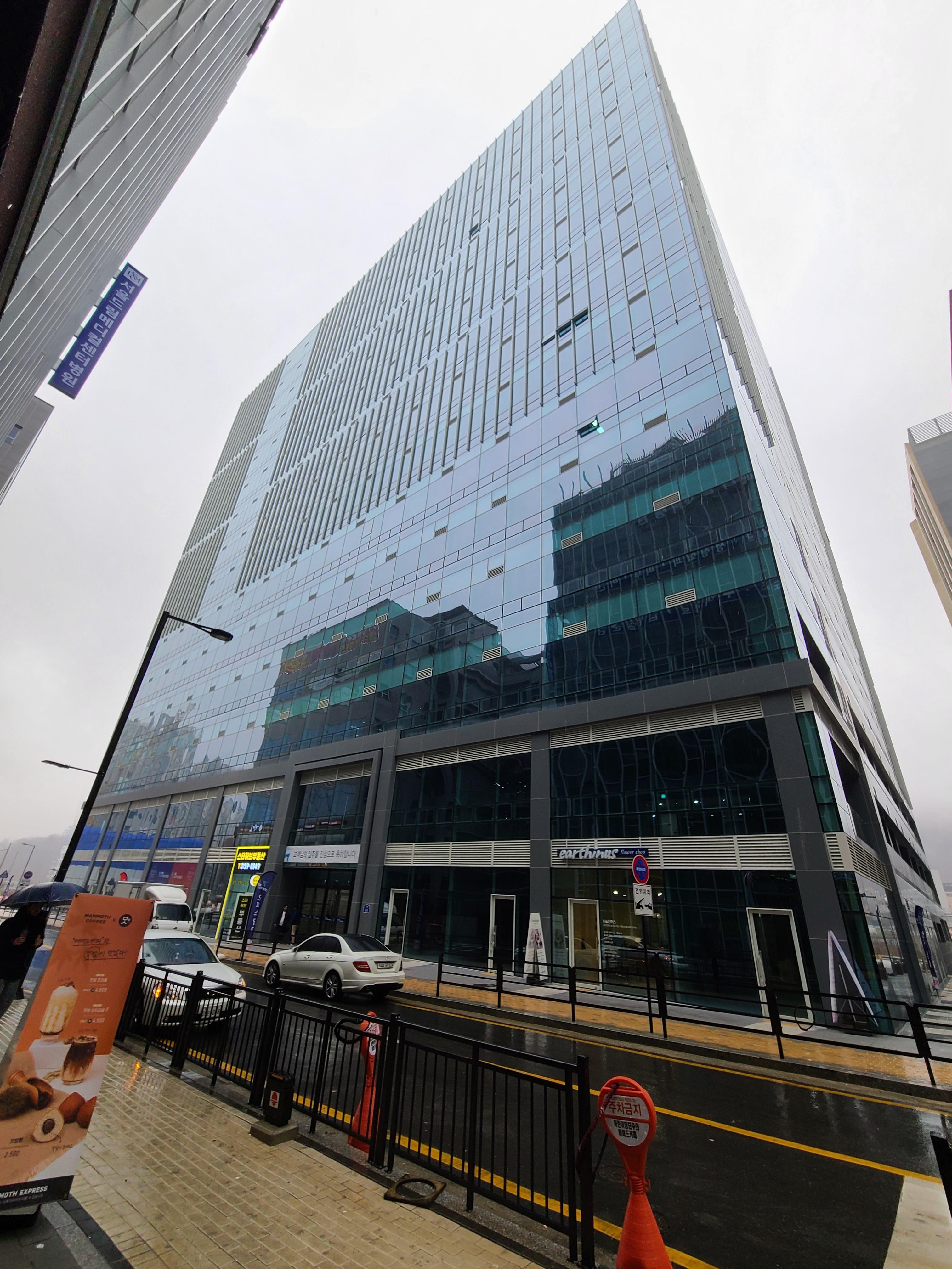 DMC 향동 스타허브플러스 외관