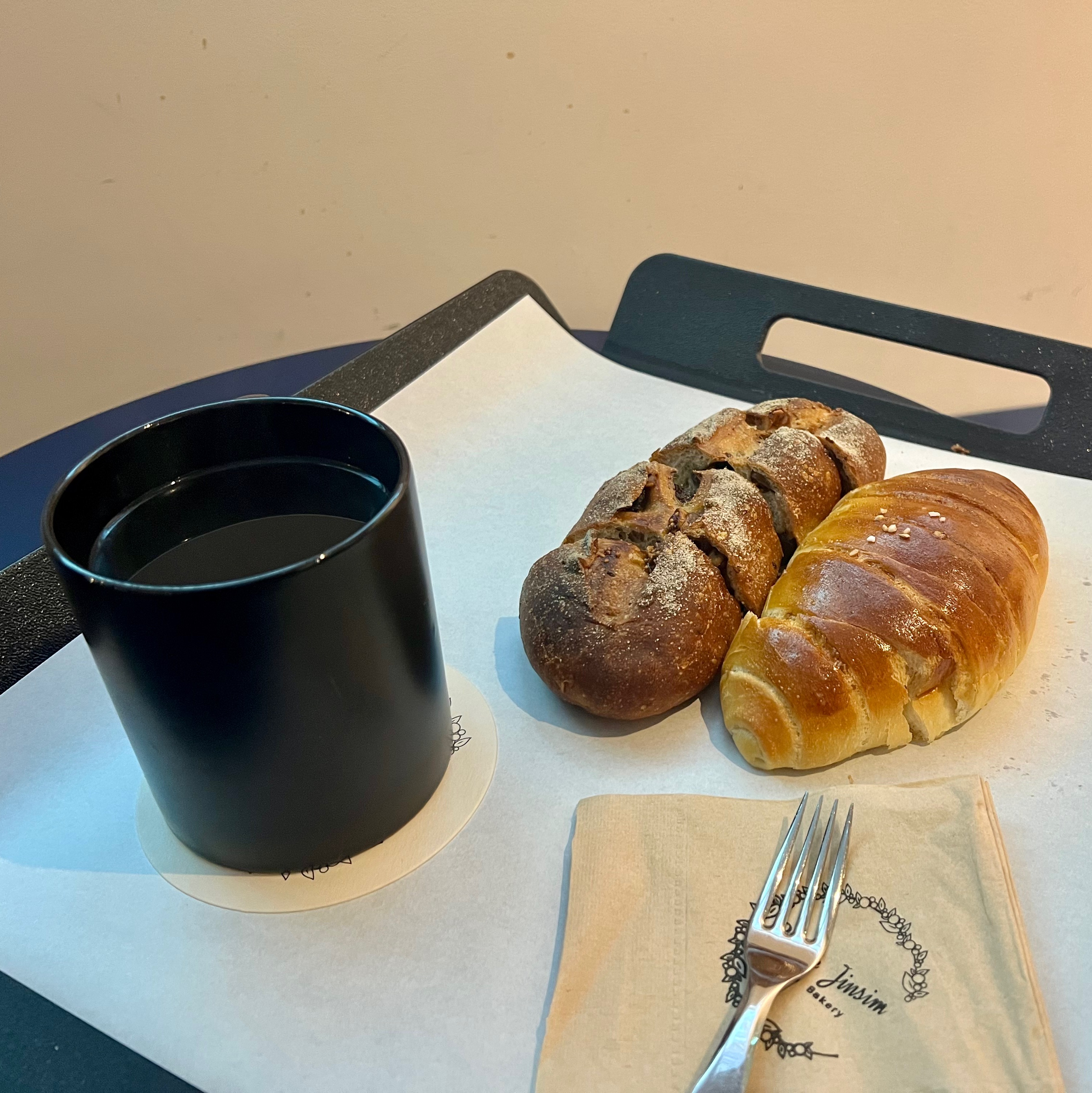 아메리카노-무화과-깜파뉴-캄빠뉴