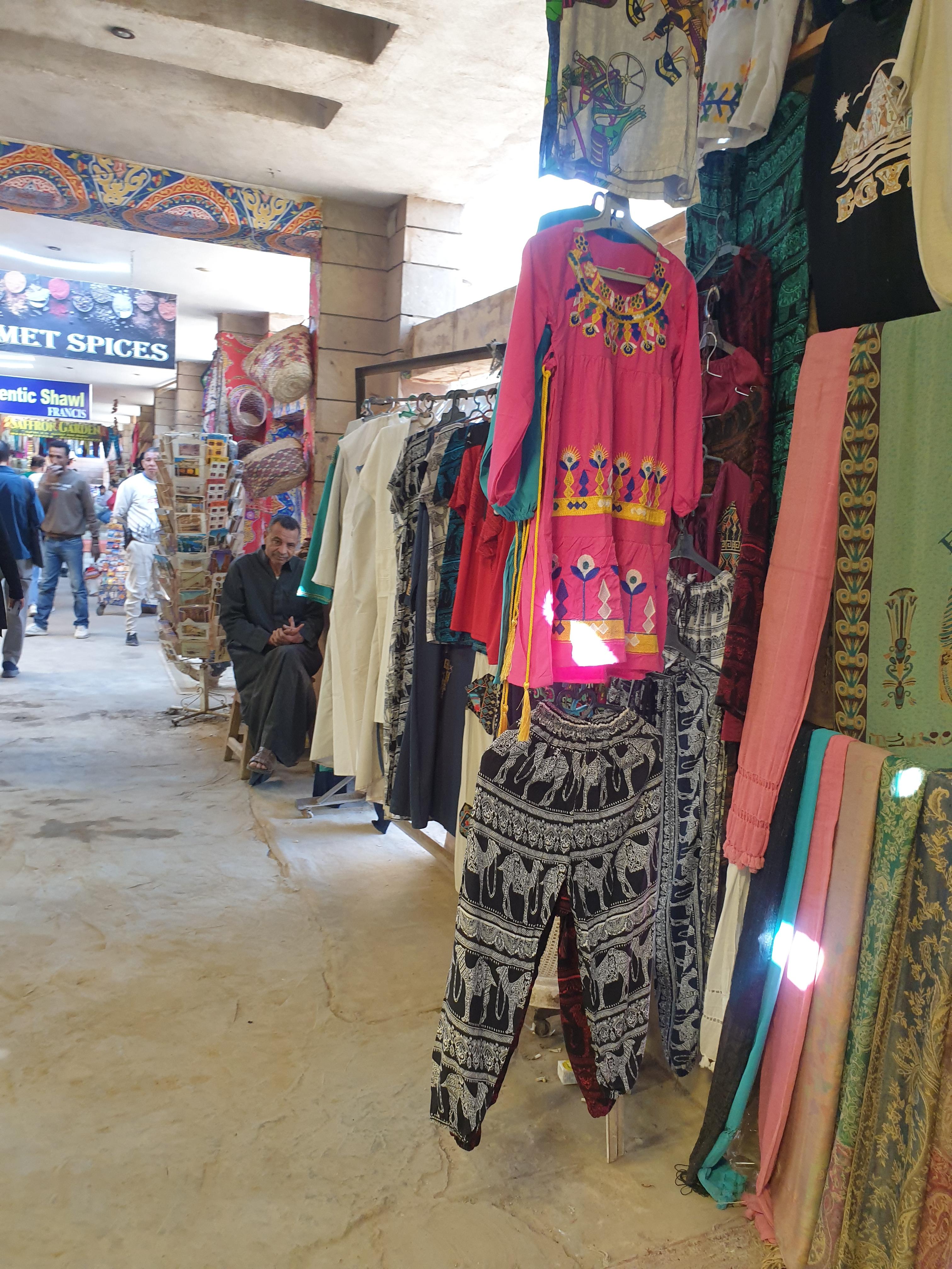 신전 주변 상가