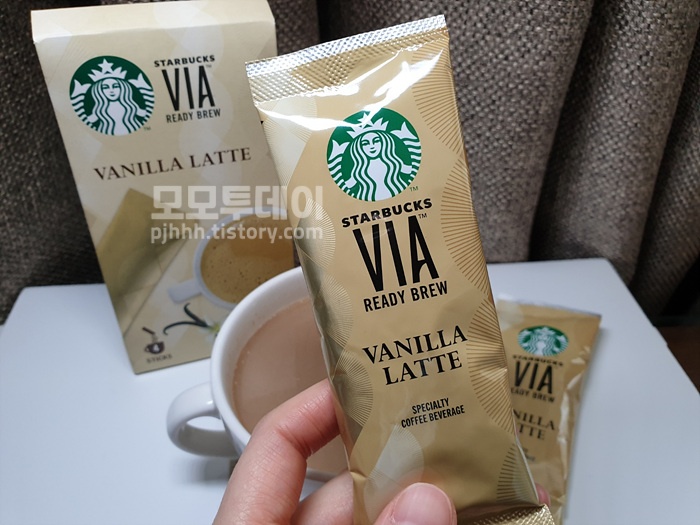 스타벅스 비아 바닐라 라떼 인스턴트 커피 내돈내산 솔직 후기 우유 아메리카노 드립 달달한 달콤한 건강한 친환경 단맛 물 양 레시피 카페 매장 유통기한 가격 기프티콘 모아서 할리스 딜라이트 카누 믹스 프림 전지 분유 은은한 연한
