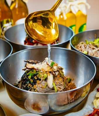 생생정보 [택시맛객] 소개! 춘천 맛집 만천리상회 - 들기름 막국수의 진수