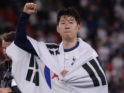 손흥민 토트넘 유로파리그 우승 트로피