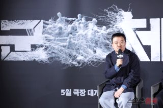 군체 영화 개봉일 줄거리 연상호 감독 출연진 전지현 구교환