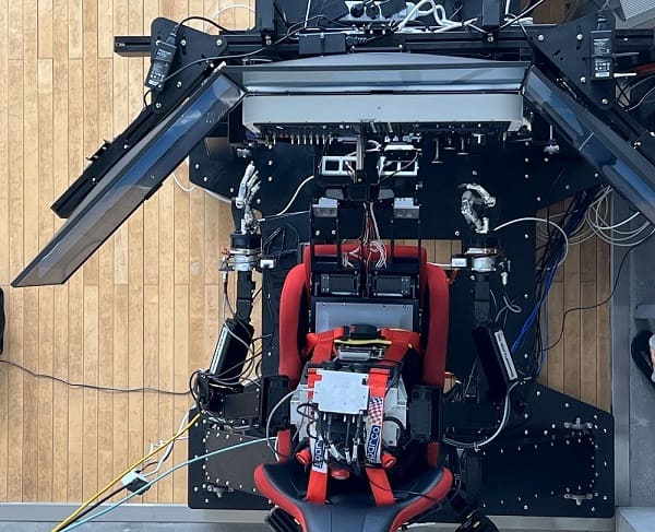 카이스트 , 세계 최초 휴머노이드 파일럿 개발 VIDEO: World-first robot pilot developed by Korean research team