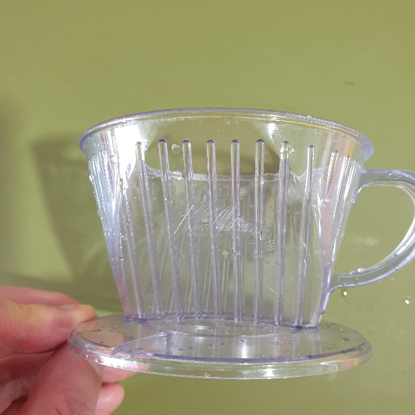 하리오 V60 드리퍼와 칼리타 드리퍼 각 특징, 장·단점, 추출 된 커피 맛 비교_칼리타 측면