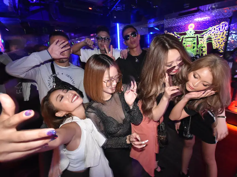 신주쿠의 인기 클럽을 알아보자!