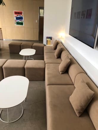 이이남 스튜디오 소파가 있는 휴식공간