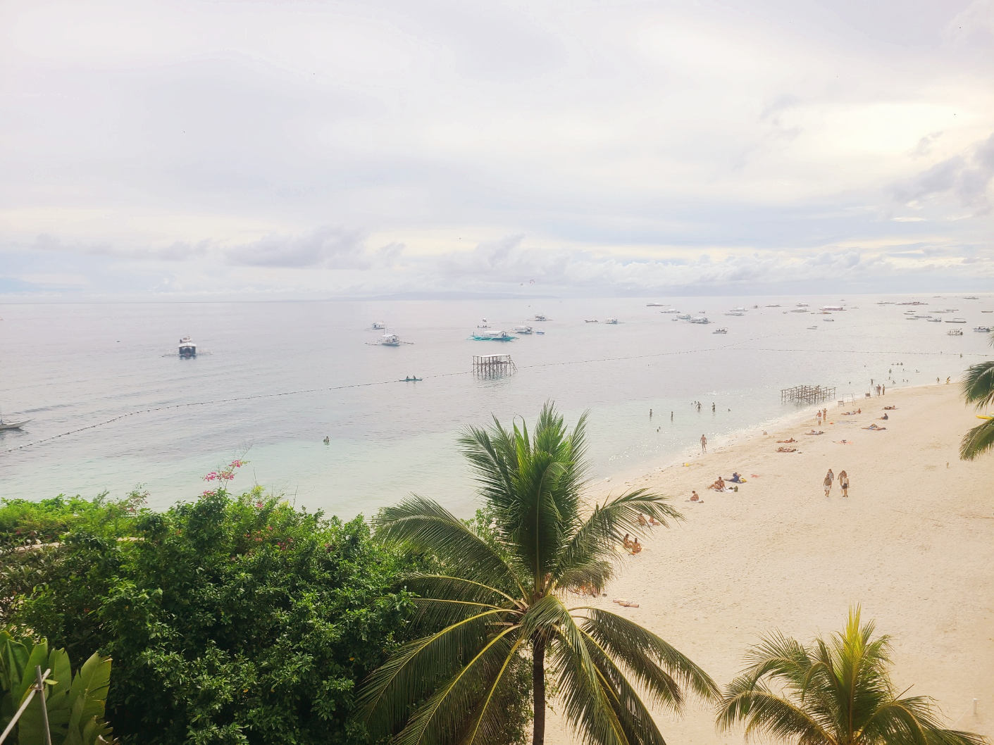 프리미어 코스트 리조트에서 바라본 알로나 비치 전경