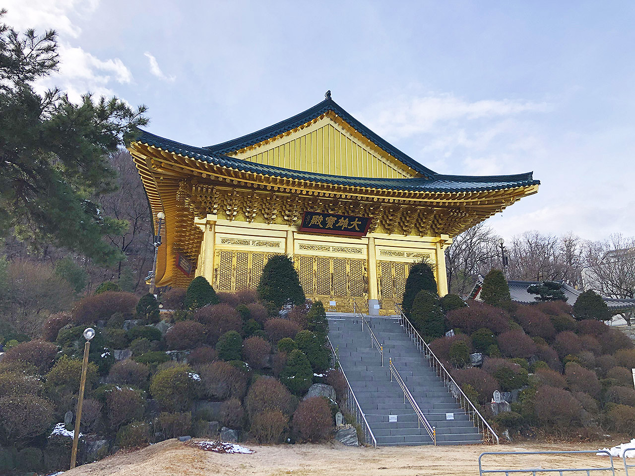 수국사 황금법당