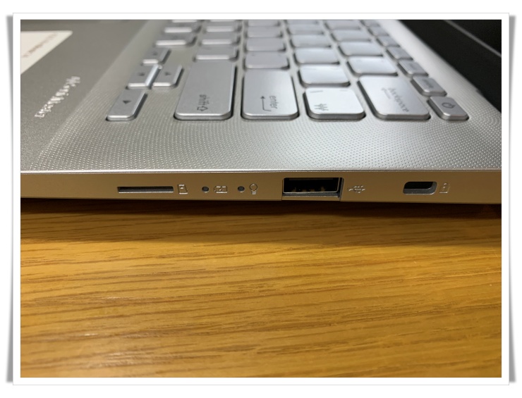 ASUS 비보북 측면(좌/우)