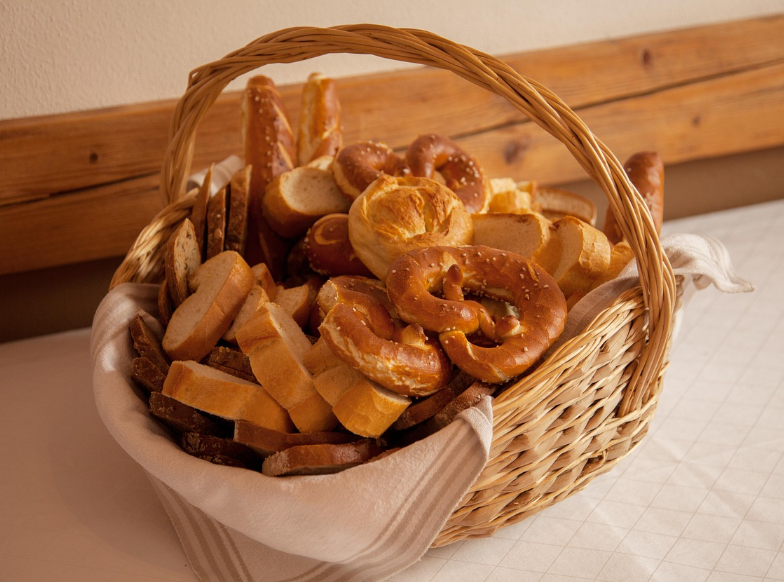 프리첼-역사-종류-만드는방법-버터-시나몬-치즈