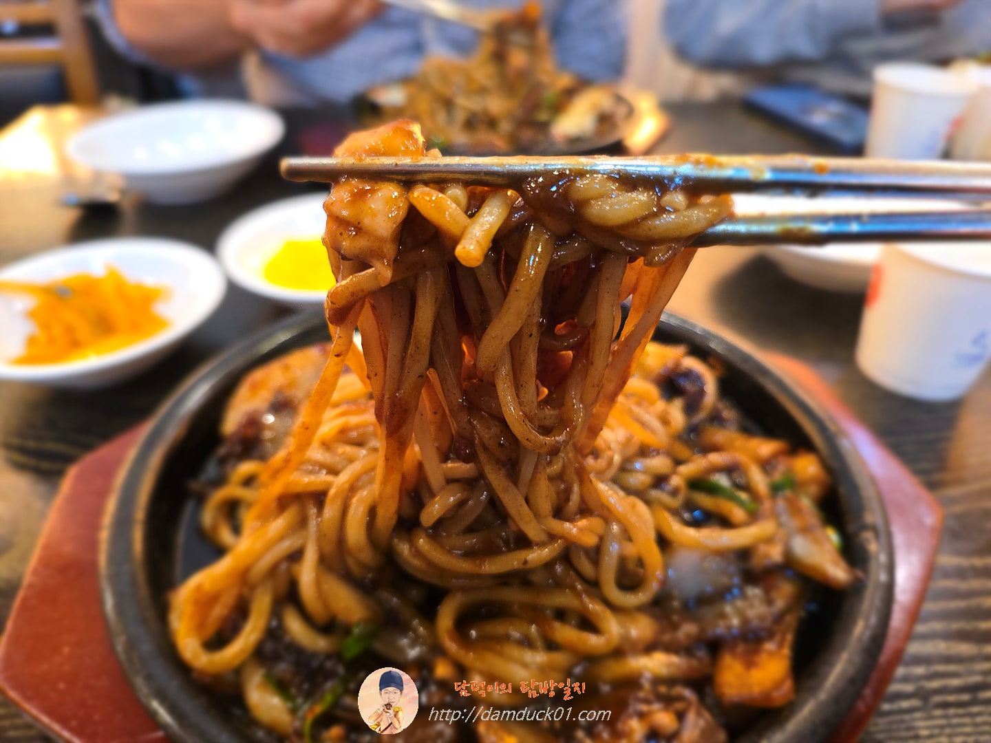 철판해물짜장