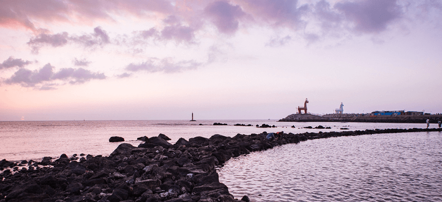 이호테우해변 &ndash; 붉은 조랑말 등대가 있는 해변