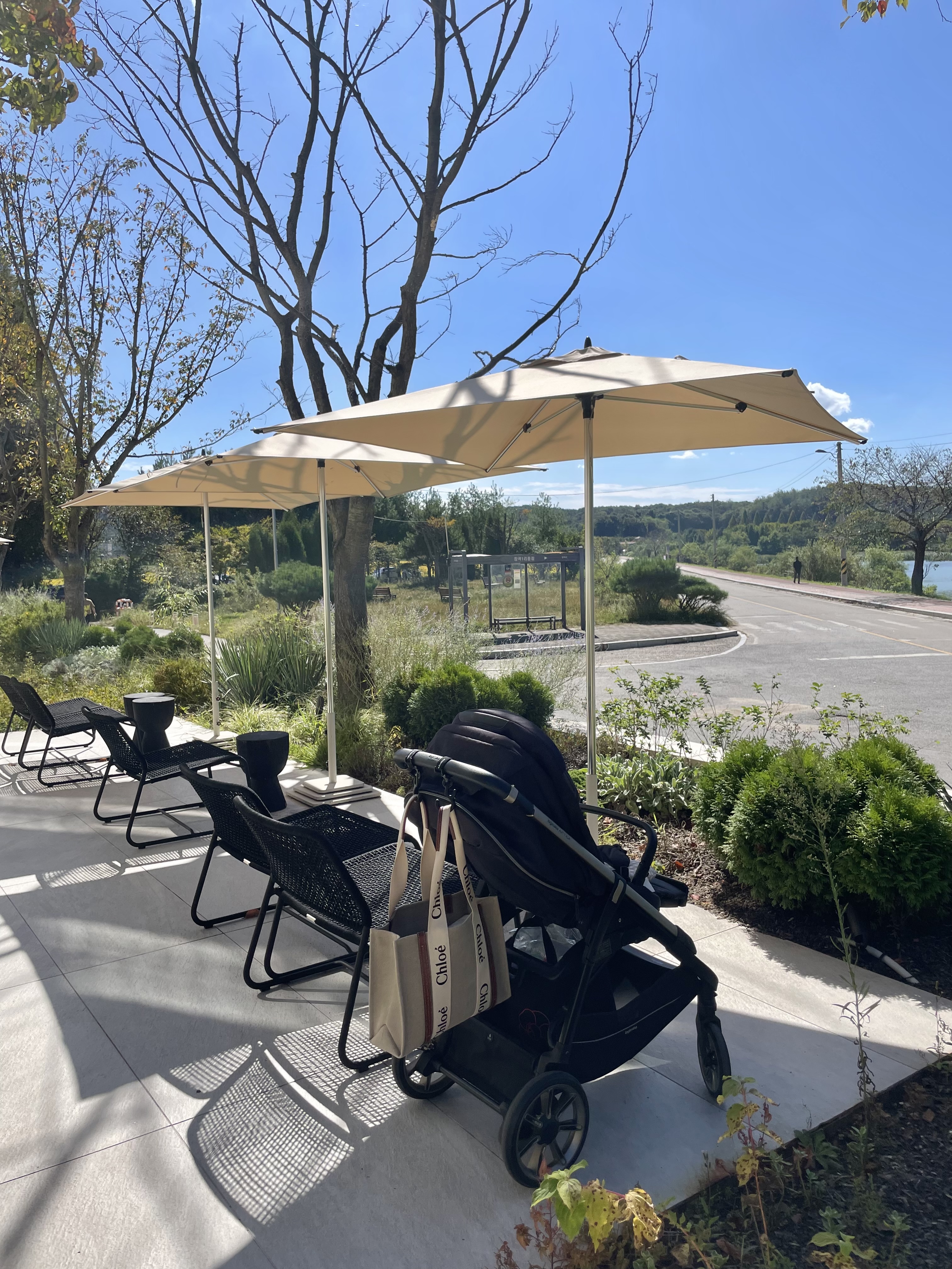 파주 공릉저수지 대형카페 모쿠슈라 프렌치카페