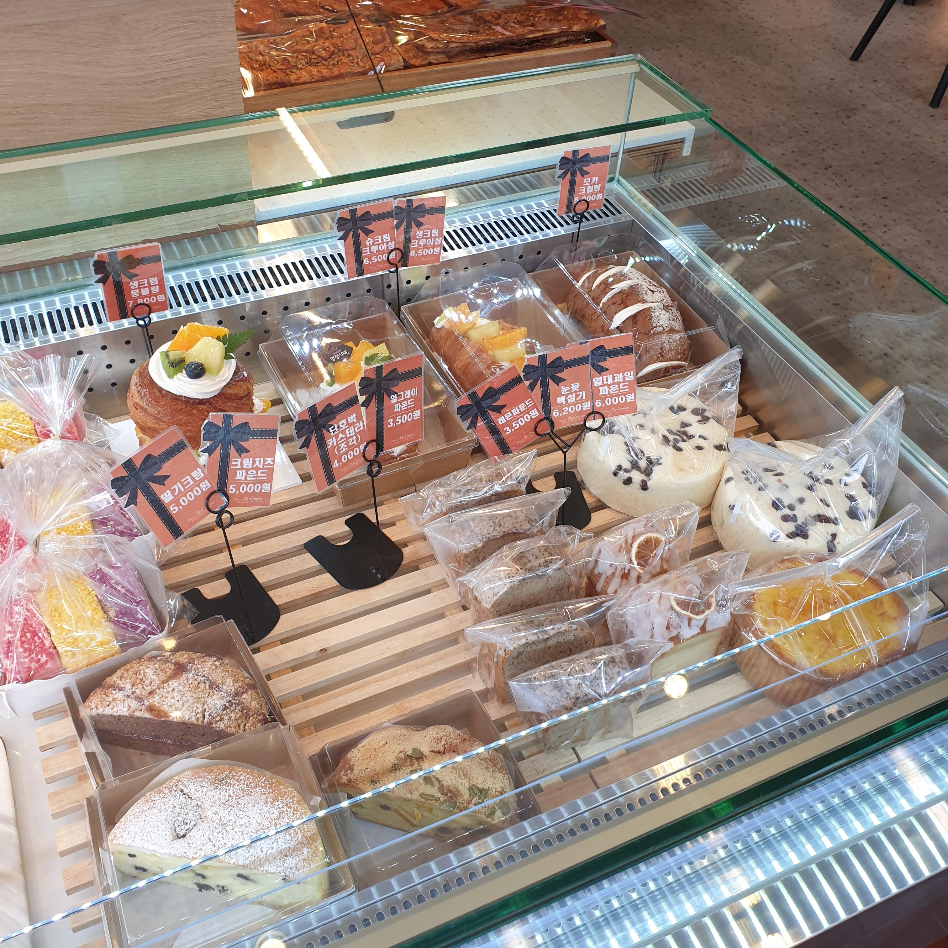 오픈 냉장고 샌드위치 진열