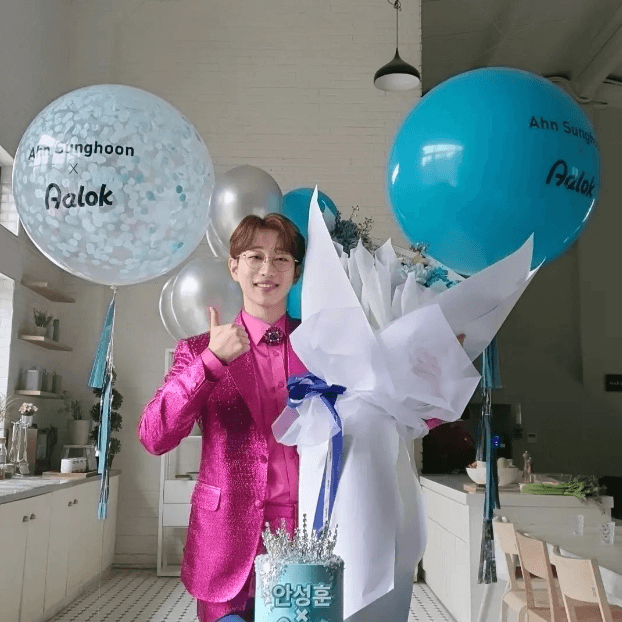 풍선들고 있는 안성훈