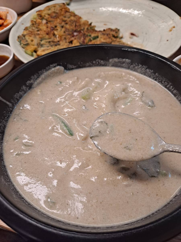 들깨수제비 한숟갈