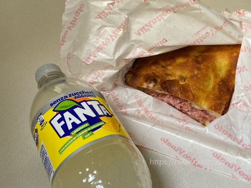 All antico vinaio 샌드위치와 환타레몬맛