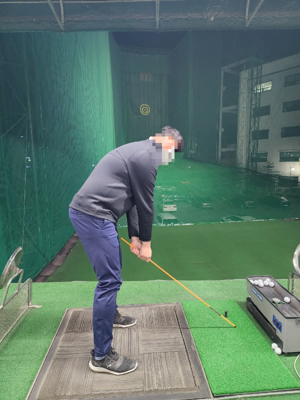 왼쪽으로 쏠린 골프 어드레스 자세