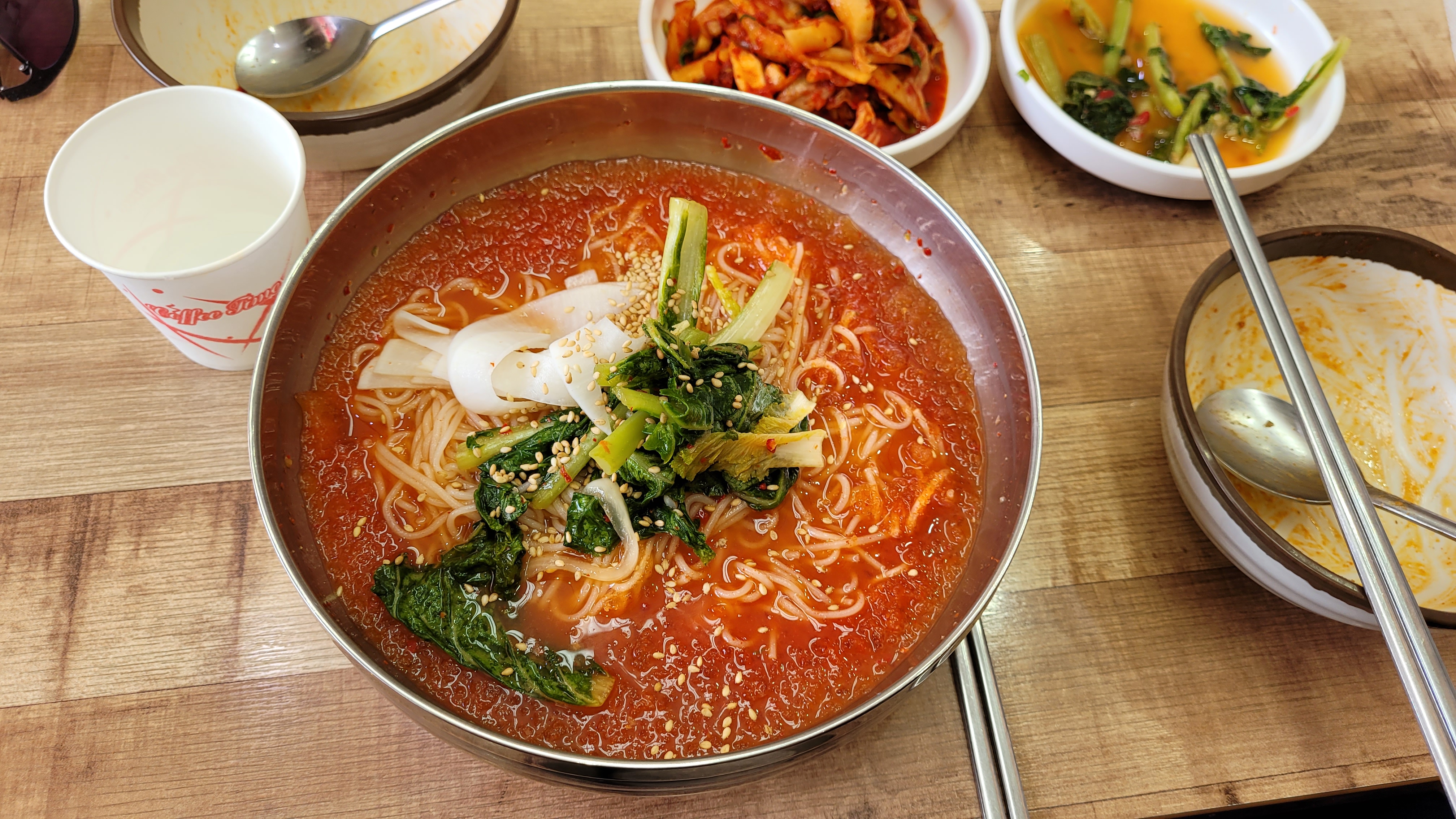 얼음 동동 김치말이국수