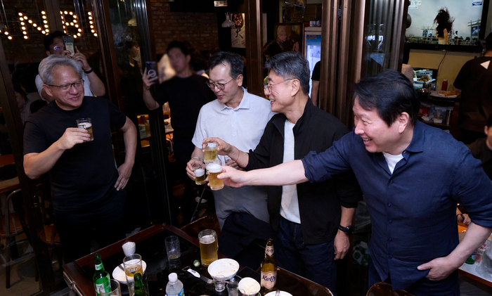 SK텔레콤 엔비디아 풀스택 AI 클라우드 동맹 발표! GW급 AI 팩토리 2027년 가동 및 블랙먼데이 주가 역주행 분석