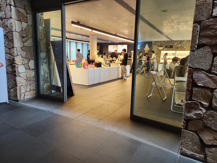 뮤지엄산 기념품샵 입구