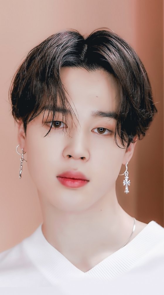 매력적인 눈매의 BTS 지민