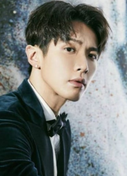 프라다 엠버서더의 저주?