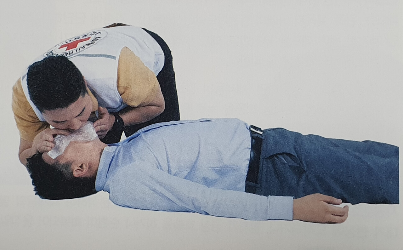 응급처치 심폐소생술(CPR)과 기도폐쇄 하임리히법