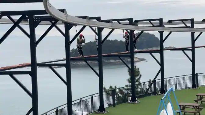 여수예술랜드 스카이워크를 체험하고 있는 KBS 개그콘서트 출연진들13