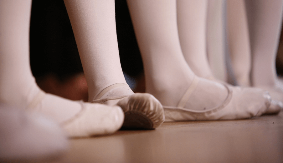 발레리나들의 서있는 모습
