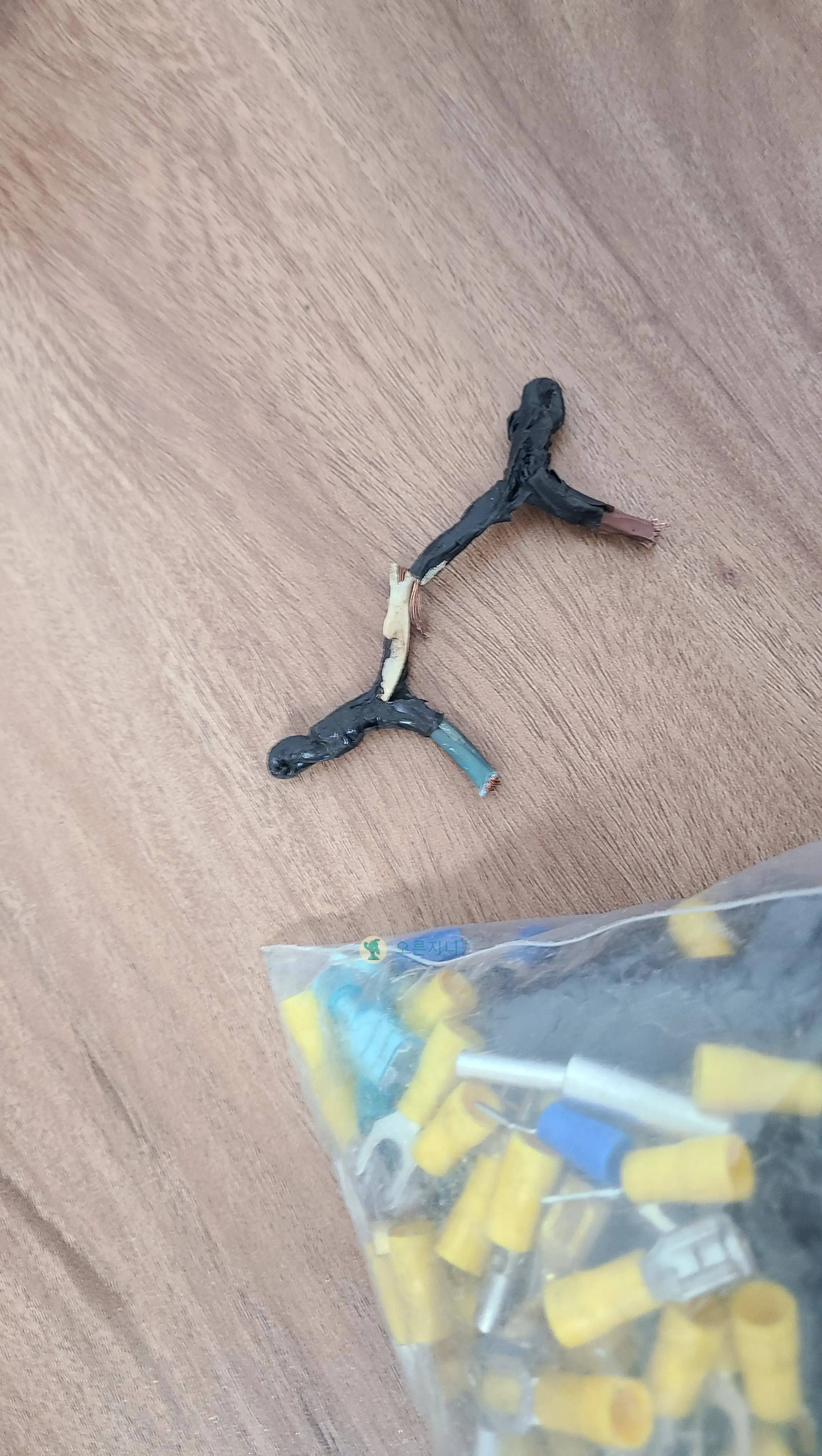 에어컨-녹은전선