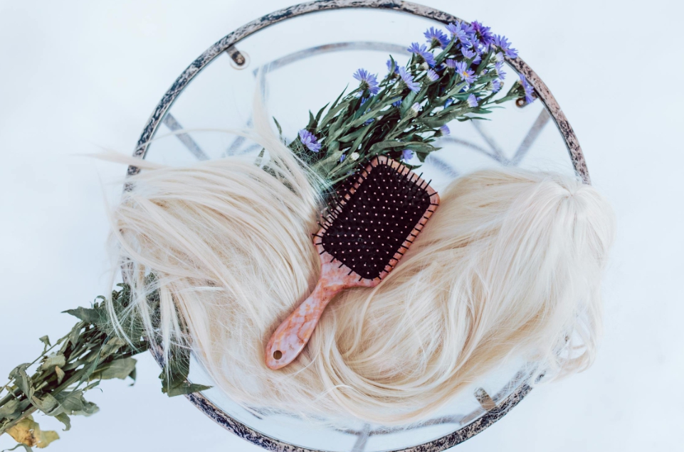 지루성 두피염과 탈모 관련 이미지