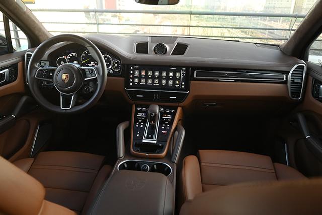 포르쉐 카이엔 E-하이브리드 플래티넘 에디션