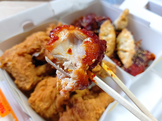 고추핫치킨 속살