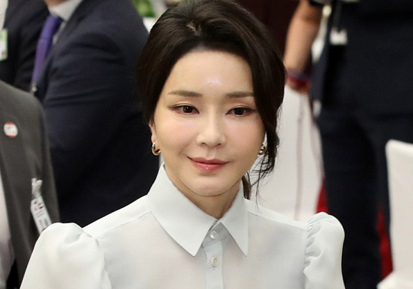 "뒤통수 맞았다"고 대통령이 말했다.