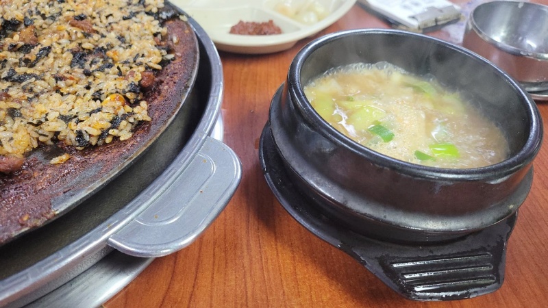 볶음밥과 같이 나오는 된장찌개
