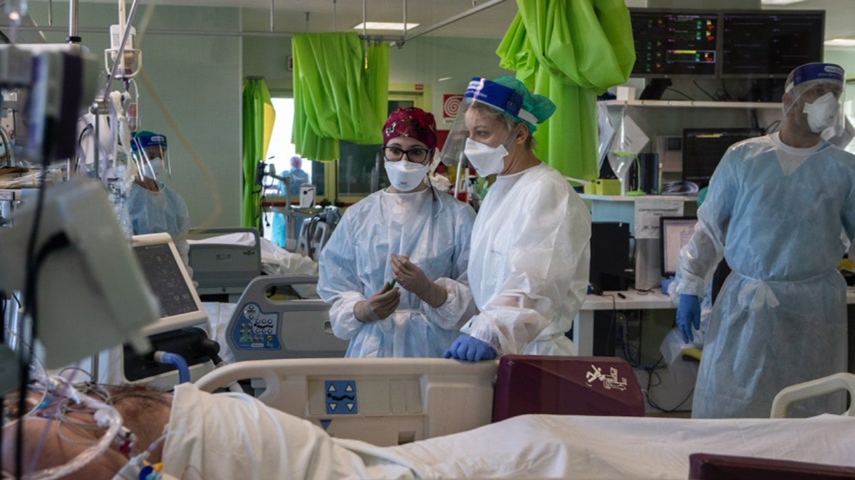 코로나19 입원환자 증가 지속, 고위험군 주의 필요 관련 이미지