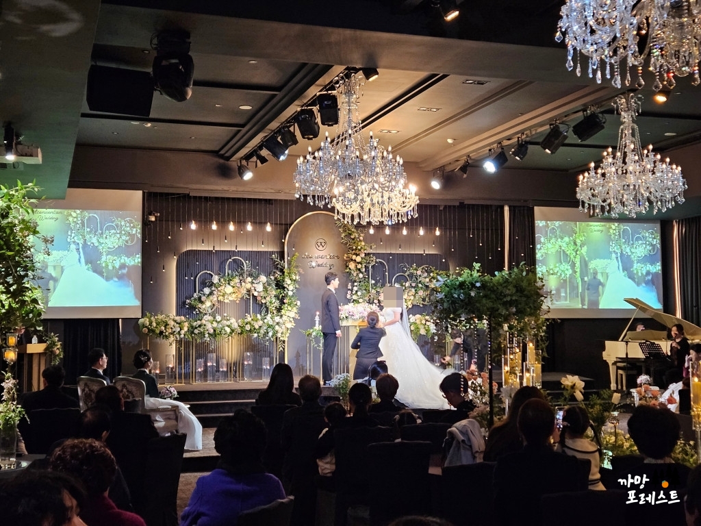 아이티 컨벤션 아모르홀