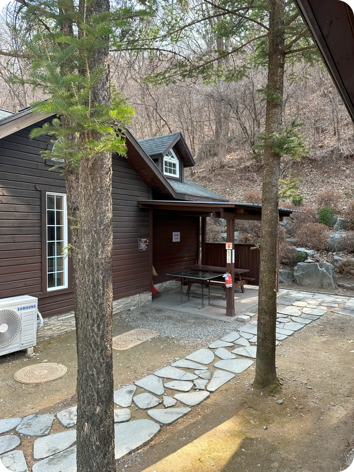 옆 동에 붙어있는 바베큐장 