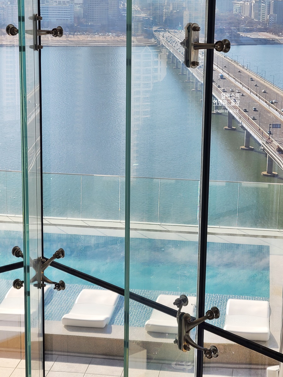 한강뷰 호캉스 호텔 나루 서울 엠갤러리 부아쟁 레스토랑 인피니티풀 추천