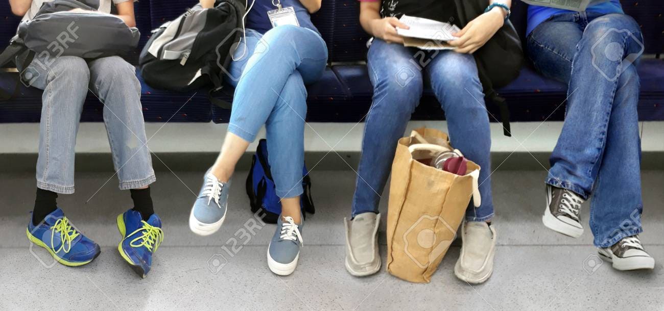 앉는 다리 자세가 성격 알려준다? The posture of your legs tells you your personality?