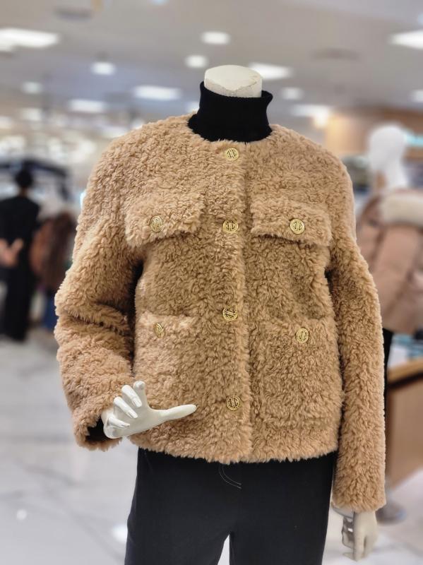 더아이잗 금장 버튼 부클 무스탕 INBA3FS24