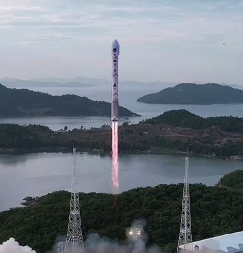 날아가는 발사체