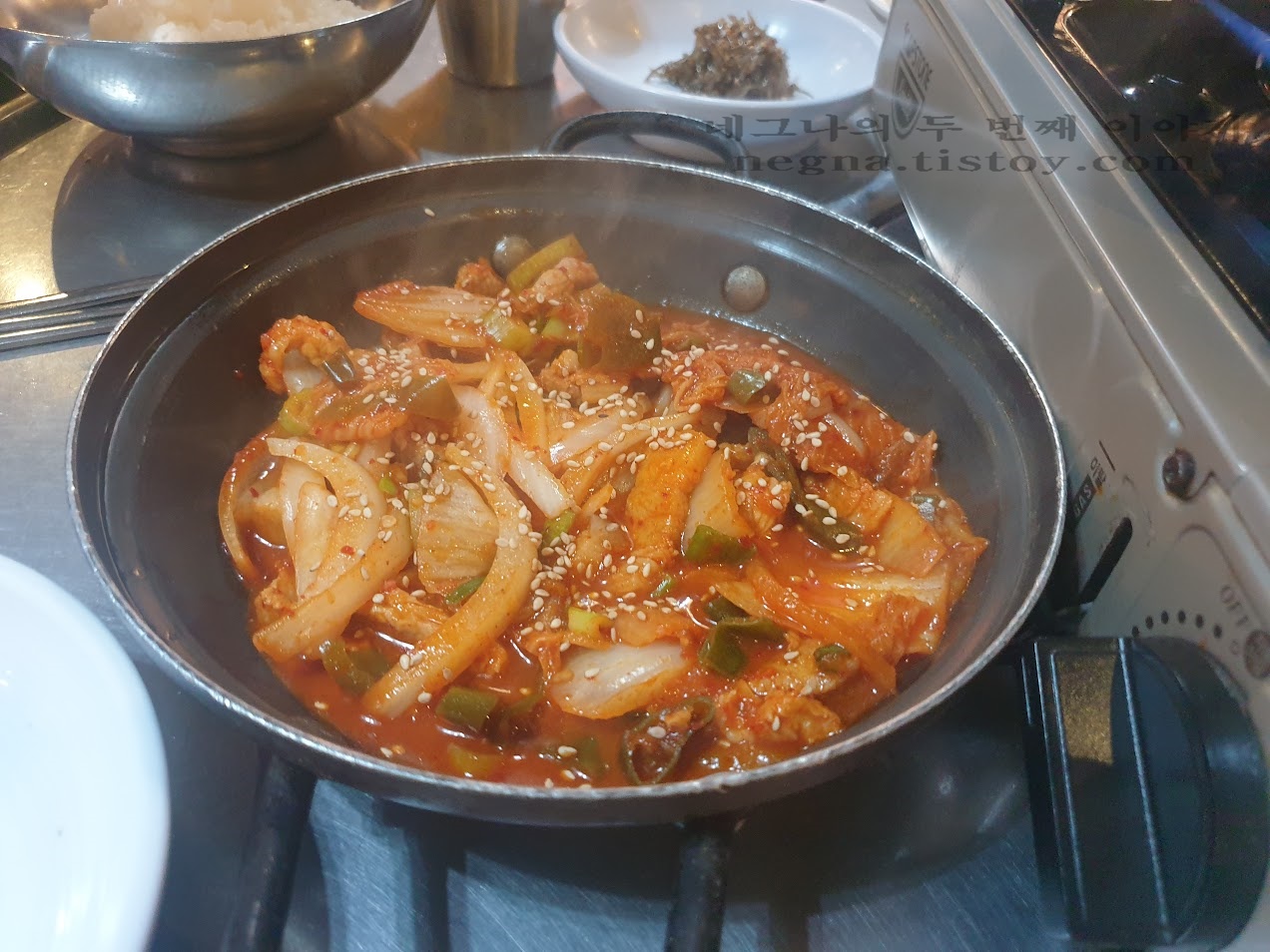통돼지 김치볶음 9,000원