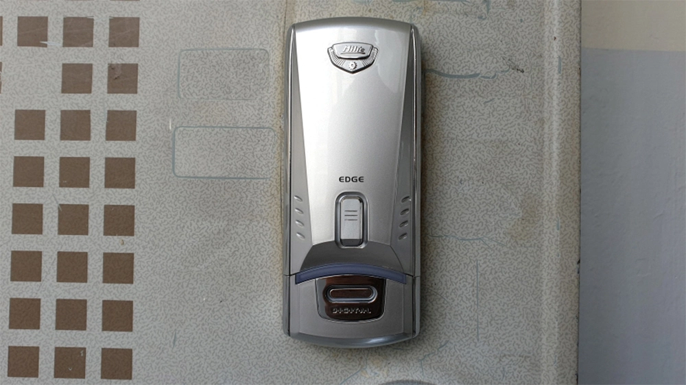 실외 측 도어락 설치 모습