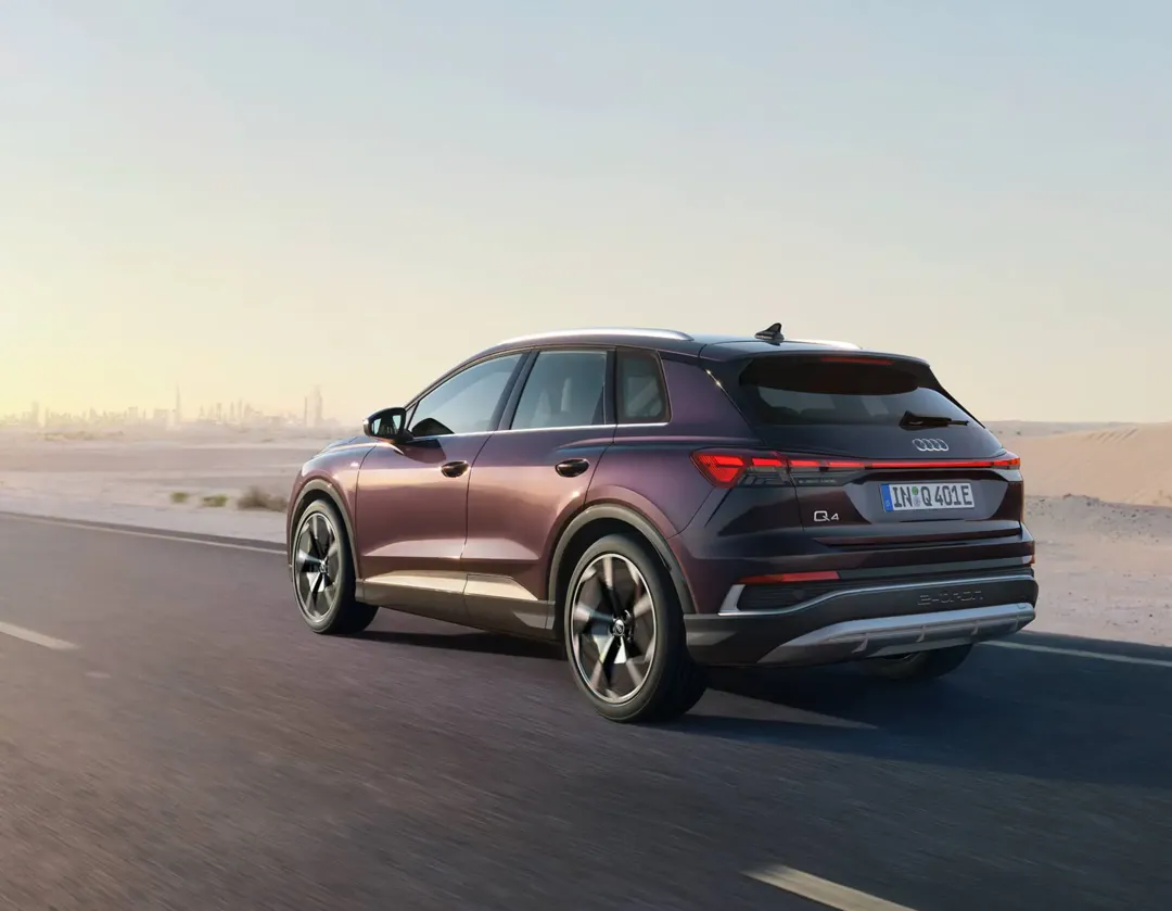 Q4 e-tron 측후면