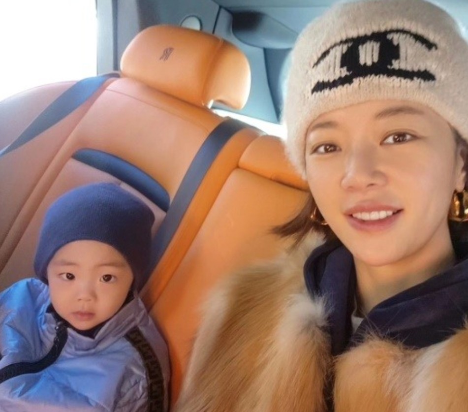 황정음